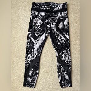 Lululemon Running Tights Sz 8. Excellent condition. 7/8 length